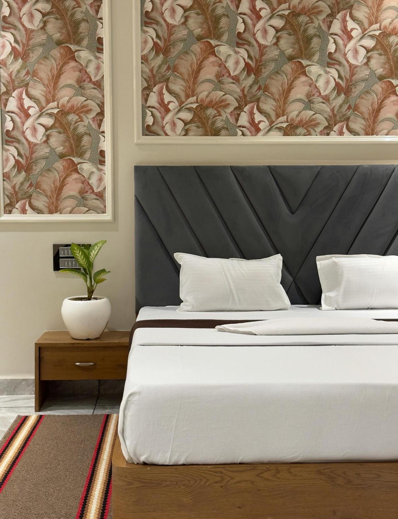 Hotel Tej Inn Plaza Near Igi Airport Delhi New Delhi Exterior foto
